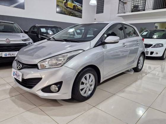 HYUNDAI HB20 1.6 PREMIUM 16V FLEX 4P MANUAL HYUNDAI HB20 1.6 PREMIUM 16V FLEX 4P MANUAL